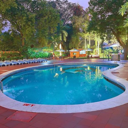 Hotel Clarks Shiraz Agra  Bagian luar foto