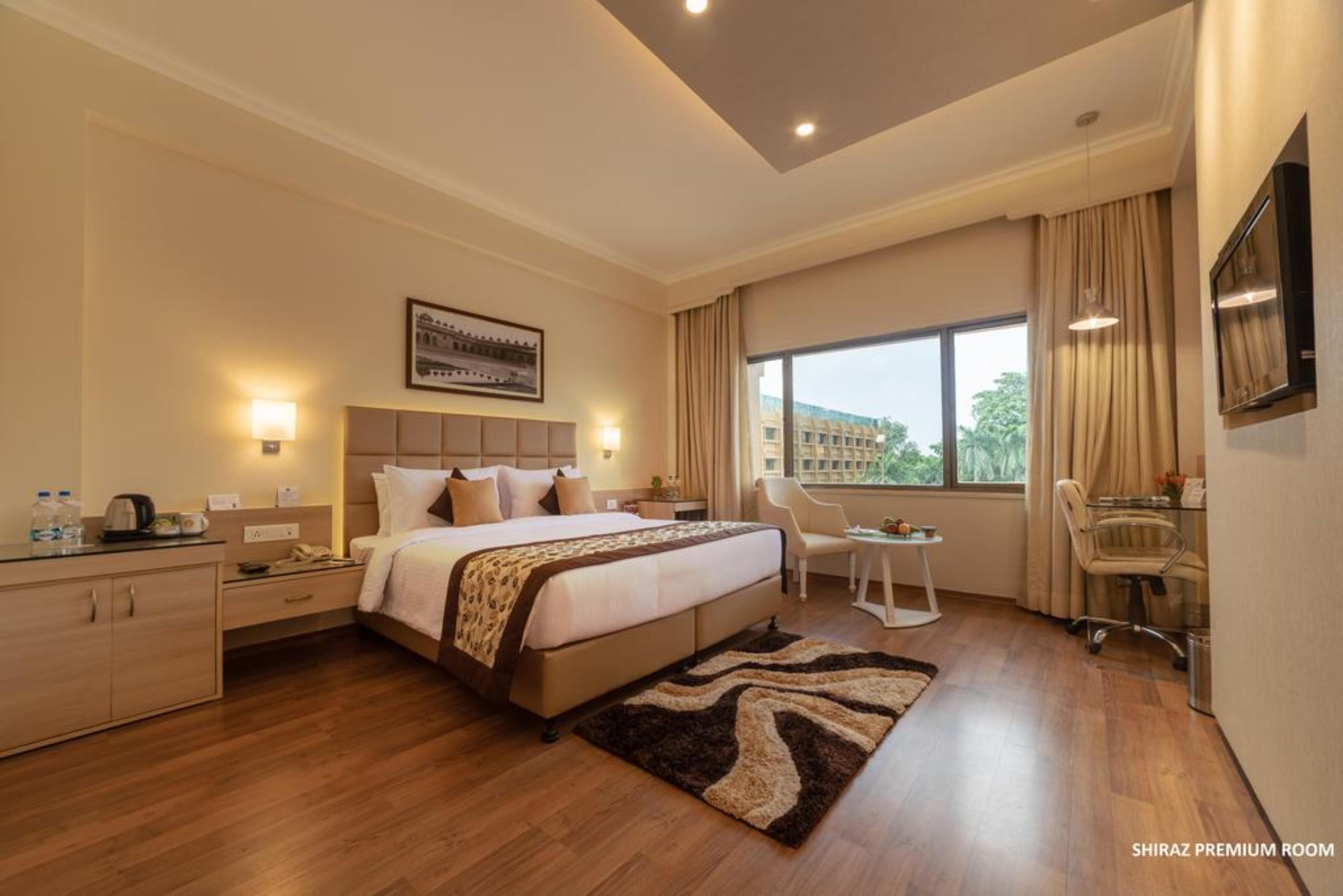 Hotel Clarks Shiraz Agra  Bagian luar foto