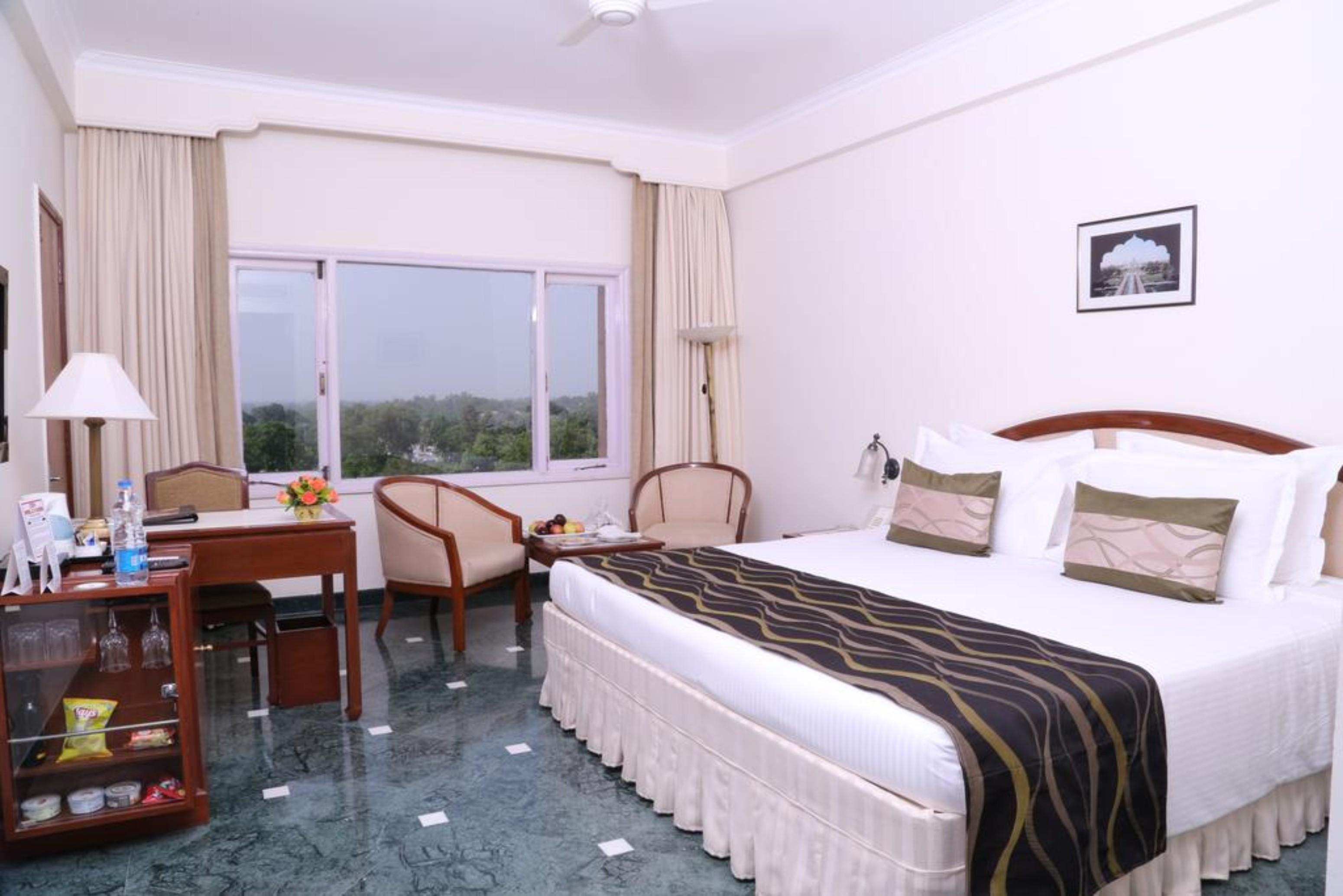 Hotel Clarks Shiraz Agra  Bagian luar foto
