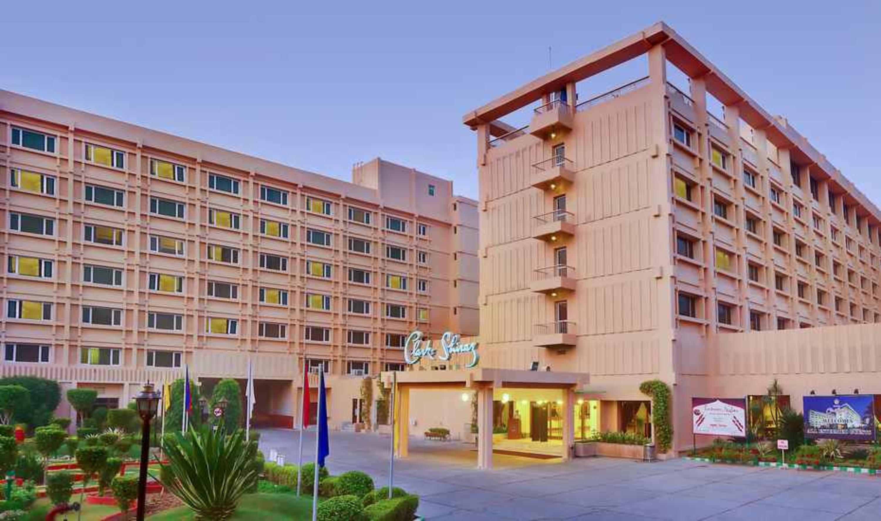 Hotel Clarks Shiraz Agra  Bagian luar foto