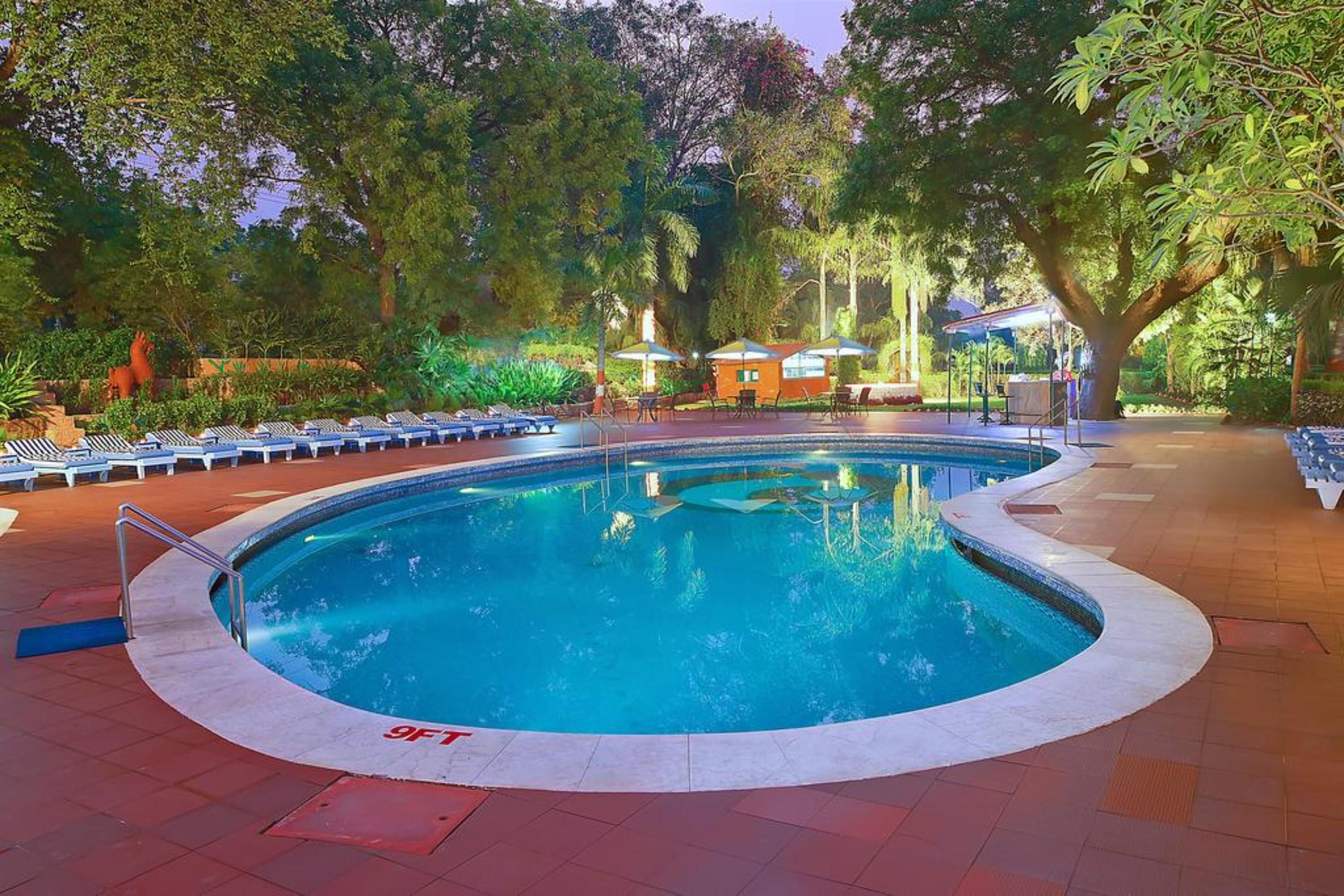 Hotel Clarks Shiraz Agra  Bagian luar foto