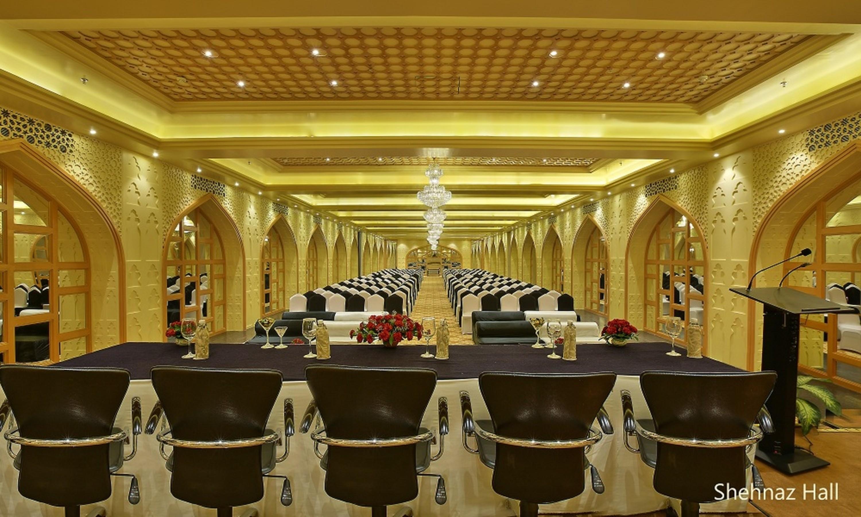 Hotel Clarks Shiraz Agra  Bagian luar foto