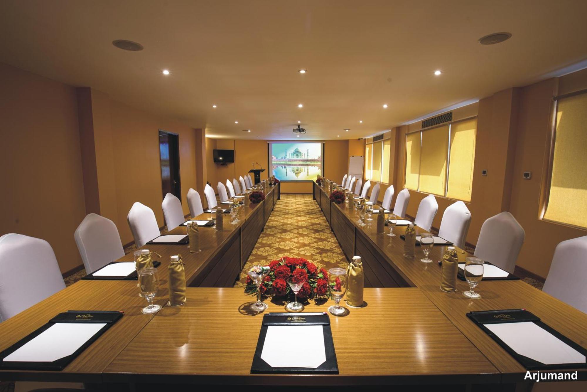 Hotel Clarks Shiraz Agra  Bagian luar foto