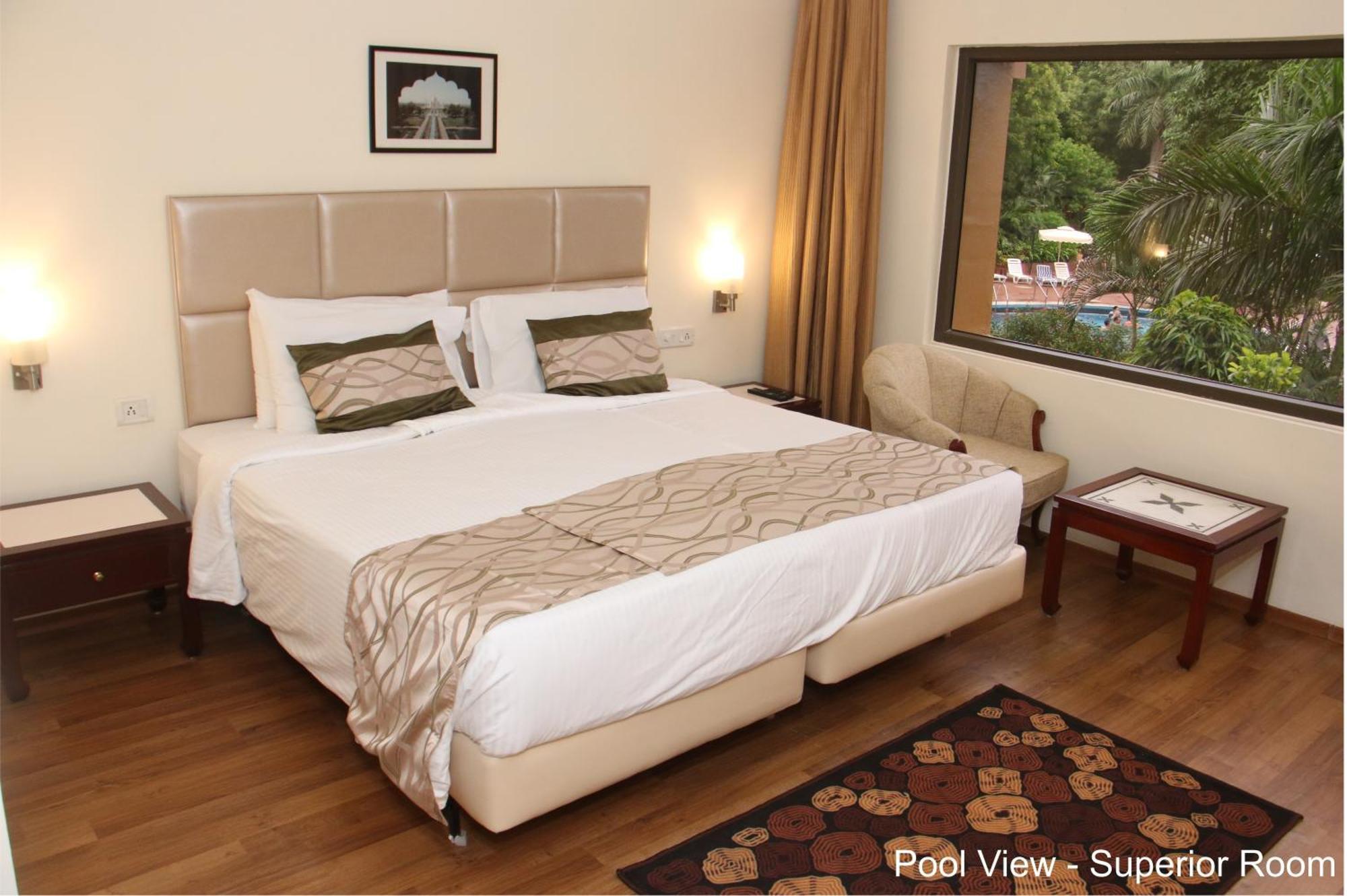 Hotel Clarks Shiraz Agra  Bagian luar foto
