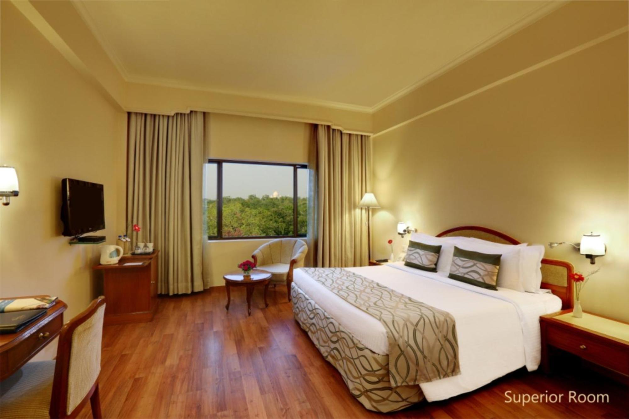 Hotel Clarks Shiraz Agra  Bagian luar foto