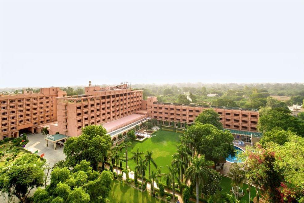 Hotel Clarks Shiraz Agra  Bagian luar foto
